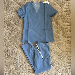 Figs 3 piece scrub set tech collection